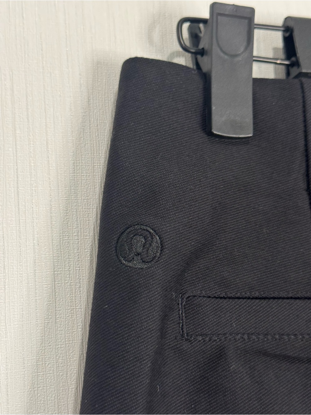 NWT LULULEMON Utilitech Relaxed Fit Mid Rise Trouser Pants. Black. Size 2. - Picture 4 of 5